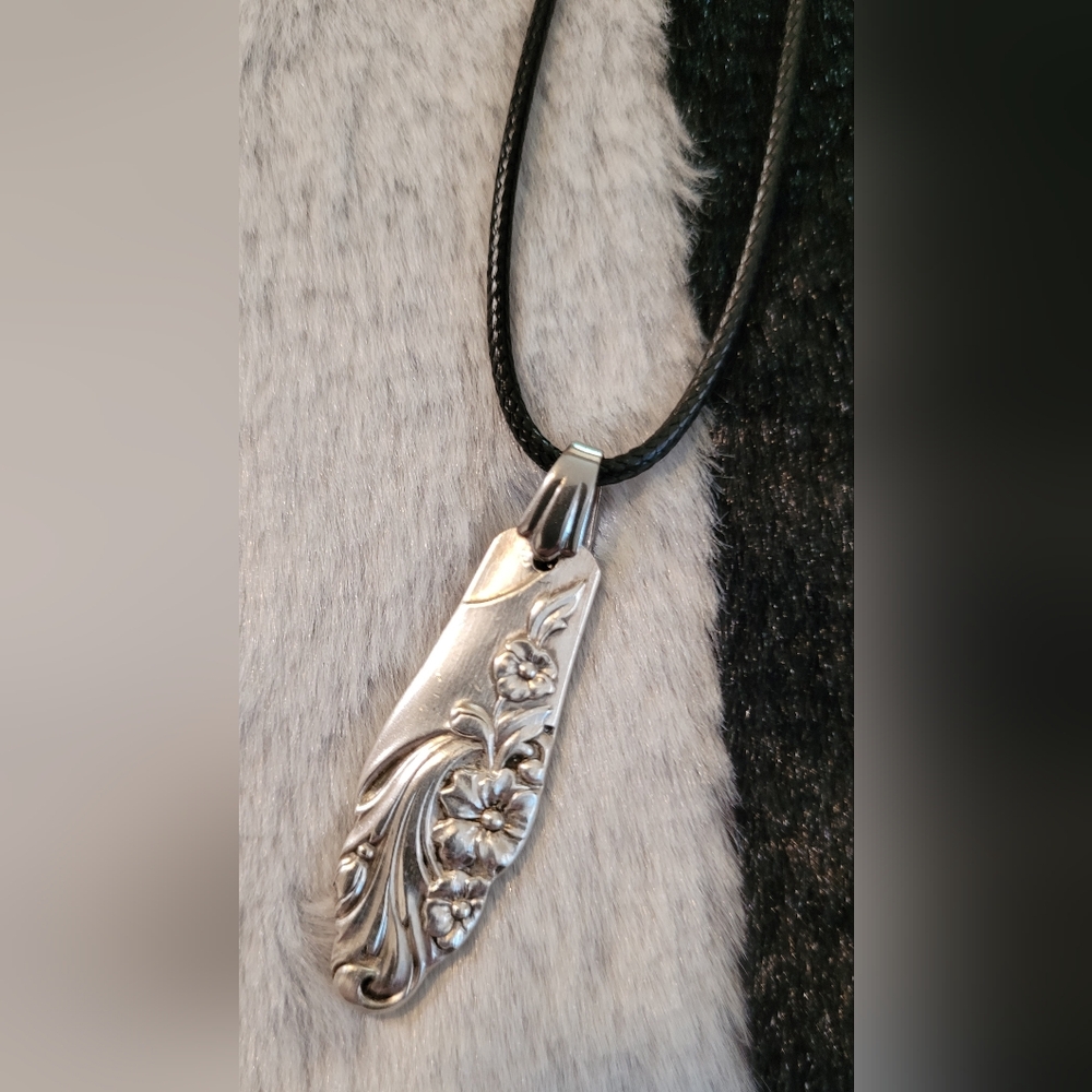 Vintage 1950s Handcrafted Silver Plate Necklace Pendant Evening Star Pattern
